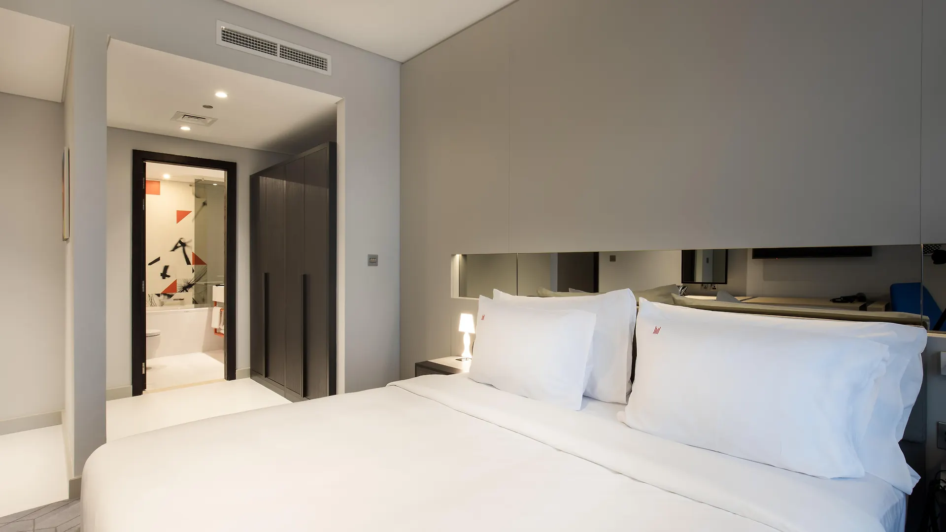 Studio M Arabian Plaza Hotel & Hotel Apartments Dubai